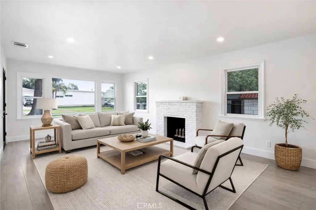 Living Room-Virtual Image Living Room-Virtual Image