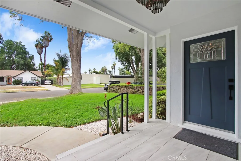 4061 Maplewood Pl, Riverside, California 92506 home-pic-5