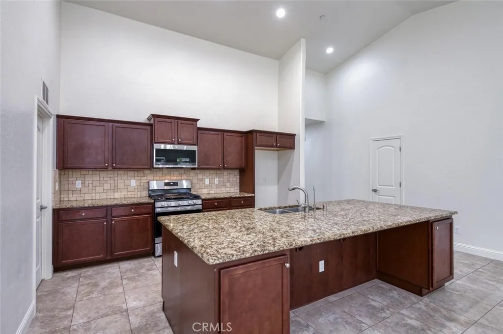 6808 W Lucas, Fresno, California 93722 home-pic-10