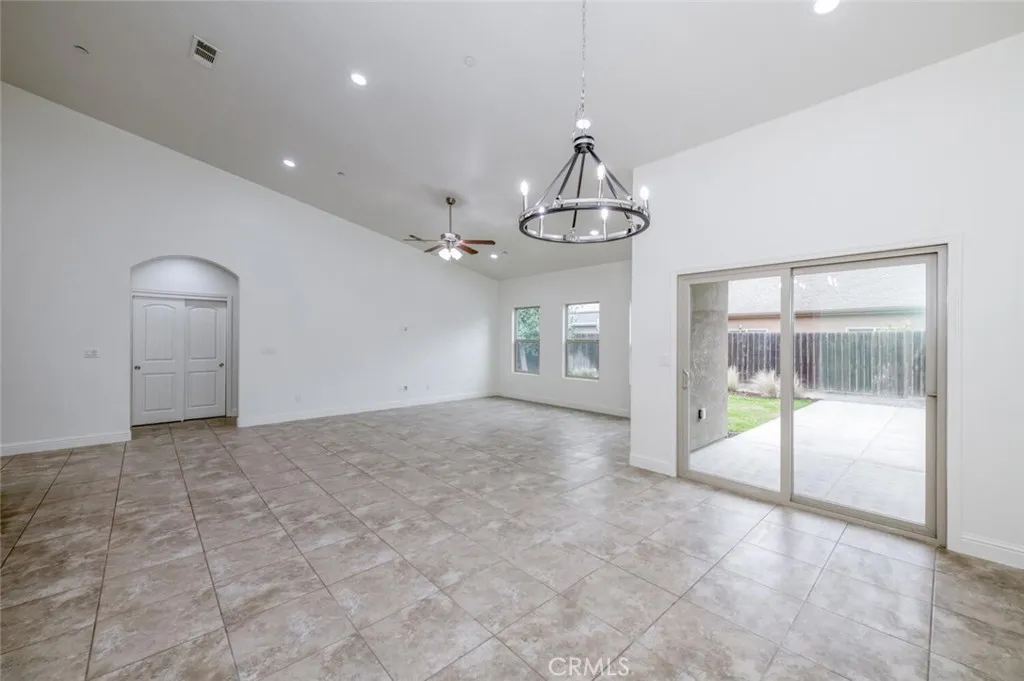6808 W Lucas, Fresno, California 93722 home-pic-8