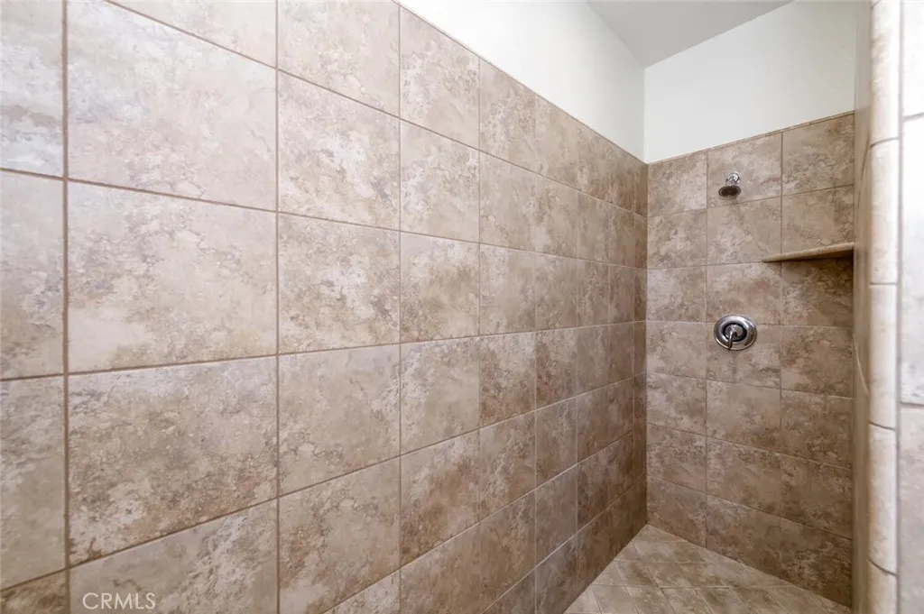 6808 W Lucas, Fresno, California 93722 home-pic-23