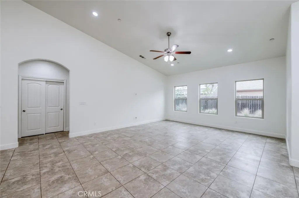 6808 W Lucas, Fresno, California 93722 home-pic-9