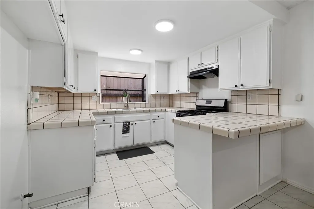 13534 Cordary Avenue 14, Hawthorne, California 90250 home-pic-12