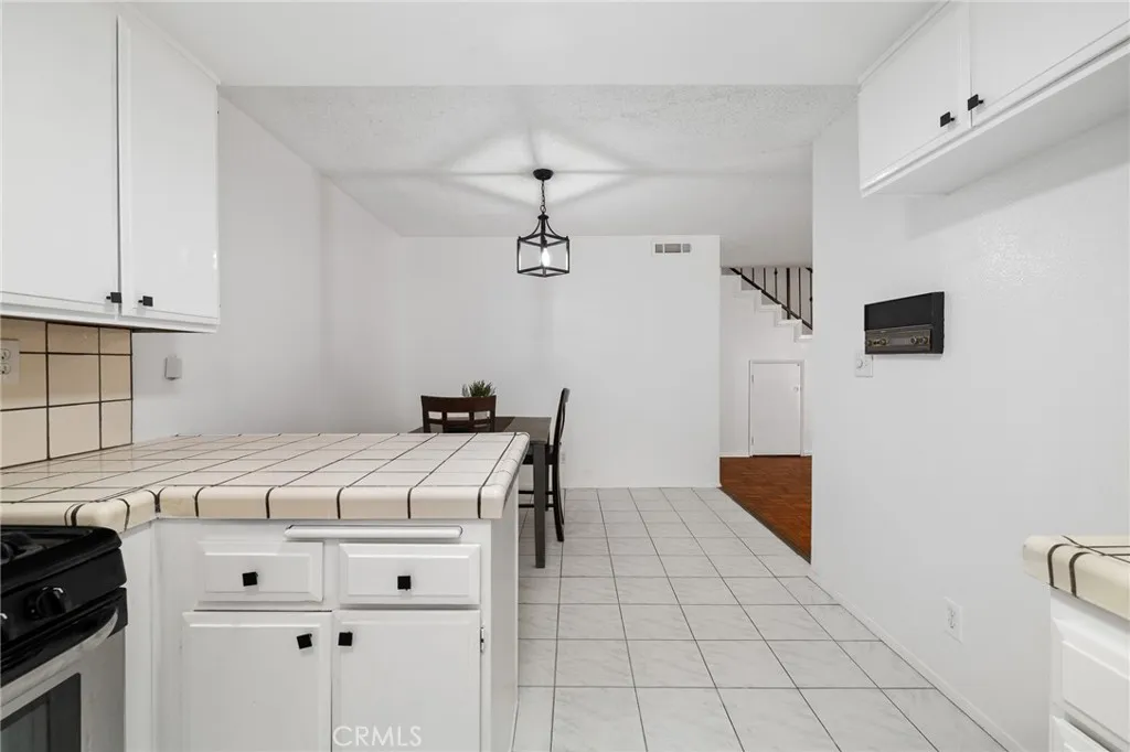 13534 Cordary Avenue 14, Hawthorne, California 90250 home-pic-8