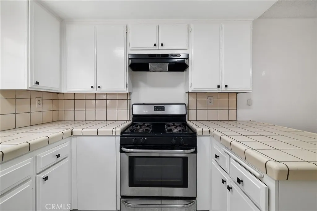 13534 Cordary Avenue 14, Hawthorne, California 90250 home-pic-7