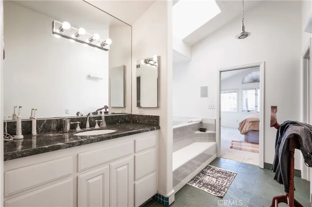 304 Avenue E, Redondo Beach, California 90277 home-pic-23