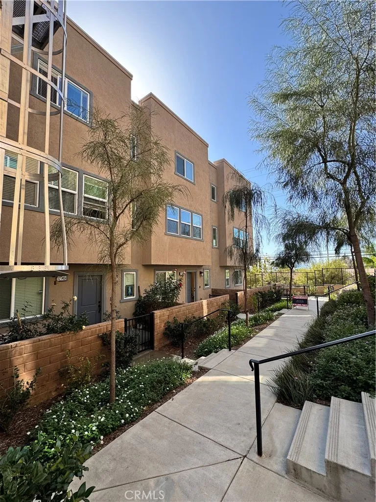 12745 Watt Lane B, Sylmar, California 91342 home-pic-1