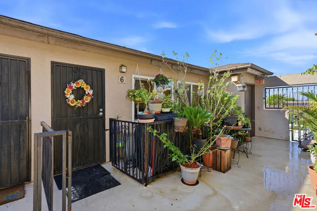 1100 Walnut Avenue 6, Long Beach, California 90813 home-pic-1