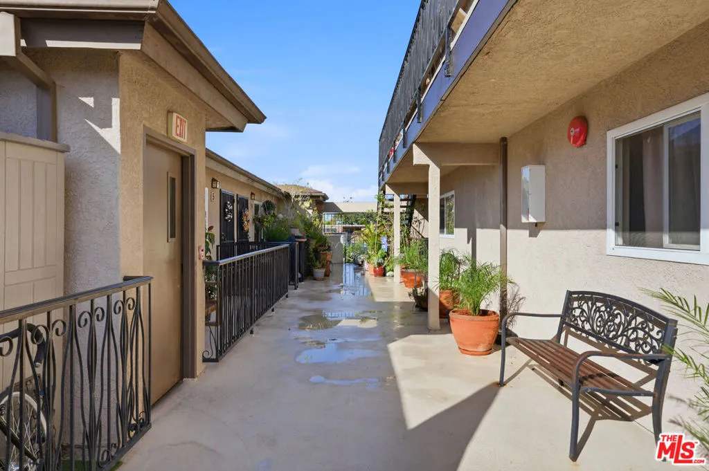 1100 Walnut Avenue 6, Long Beach, California 90813 home-pic-3