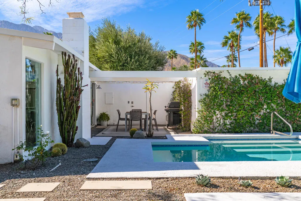 2550 N Kitty Hawk Drive, Palm Springs, California 92262 home-pic-35