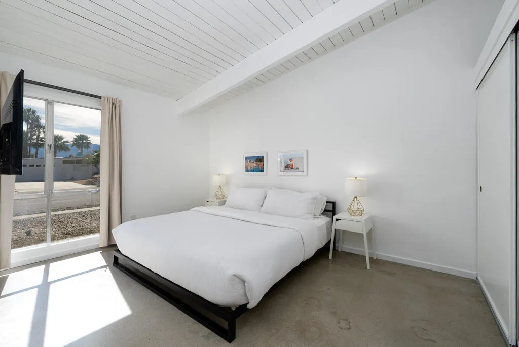 2550 N Kitty Hawk Drive, Palm Springs, California 92262 home-pic-18