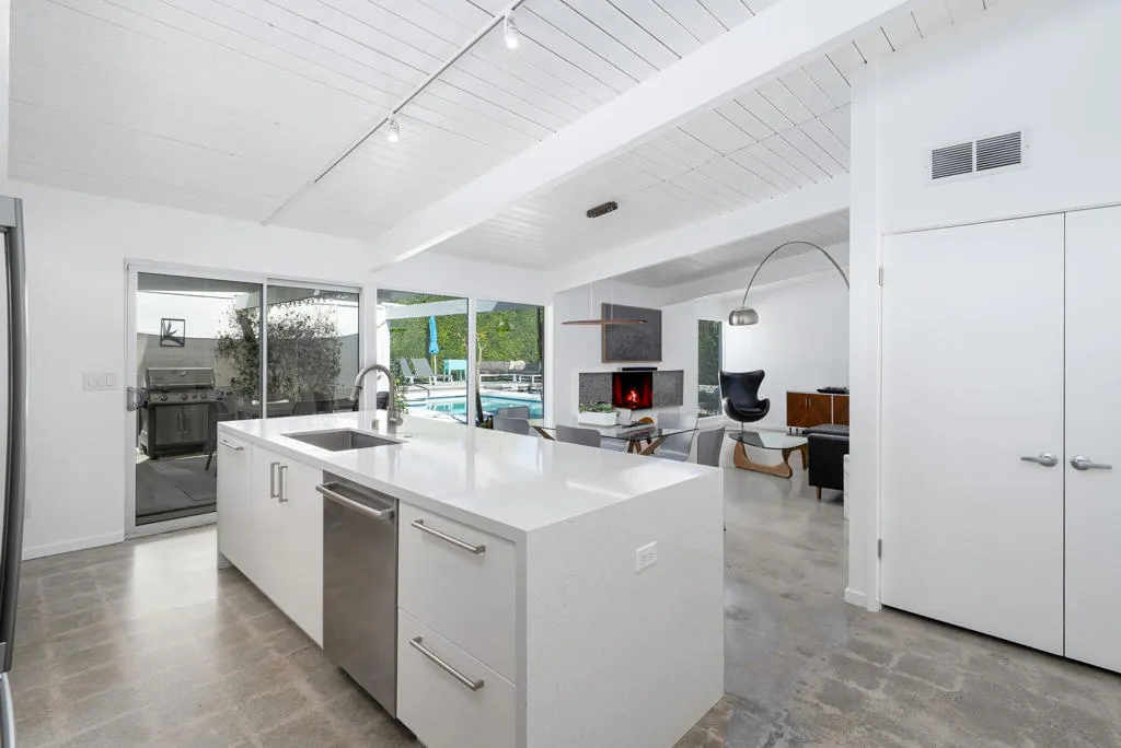2550 N Kitty Hawk Drive, Palm Springs, California 92262 home-pic-12