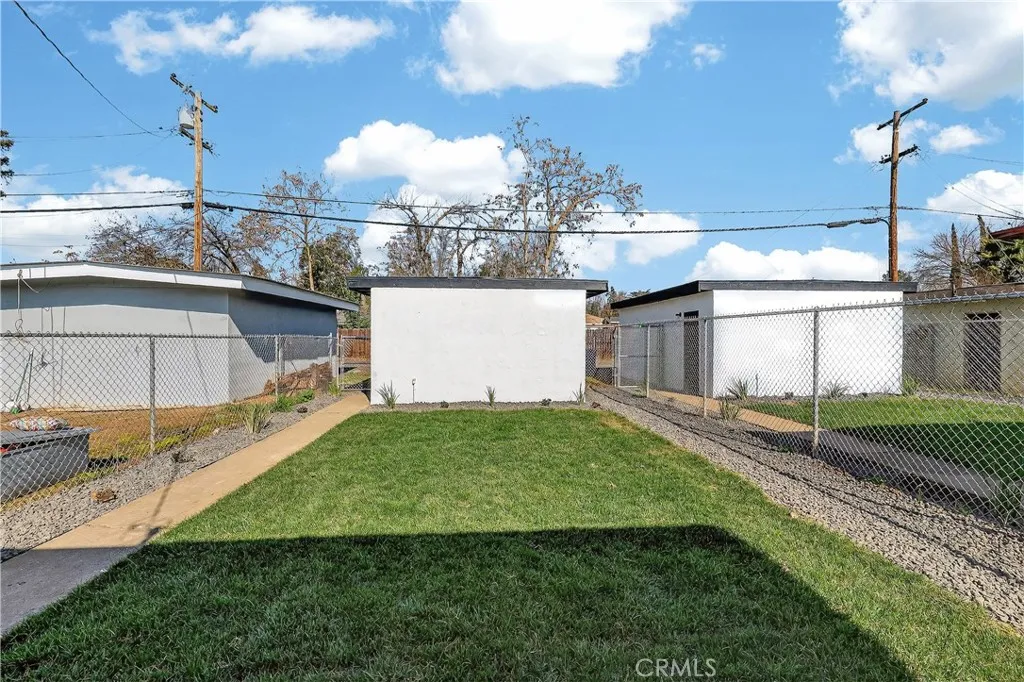 1013 -1017 W Santa Fe Avenue, Merced, California 95340 home-pic-7