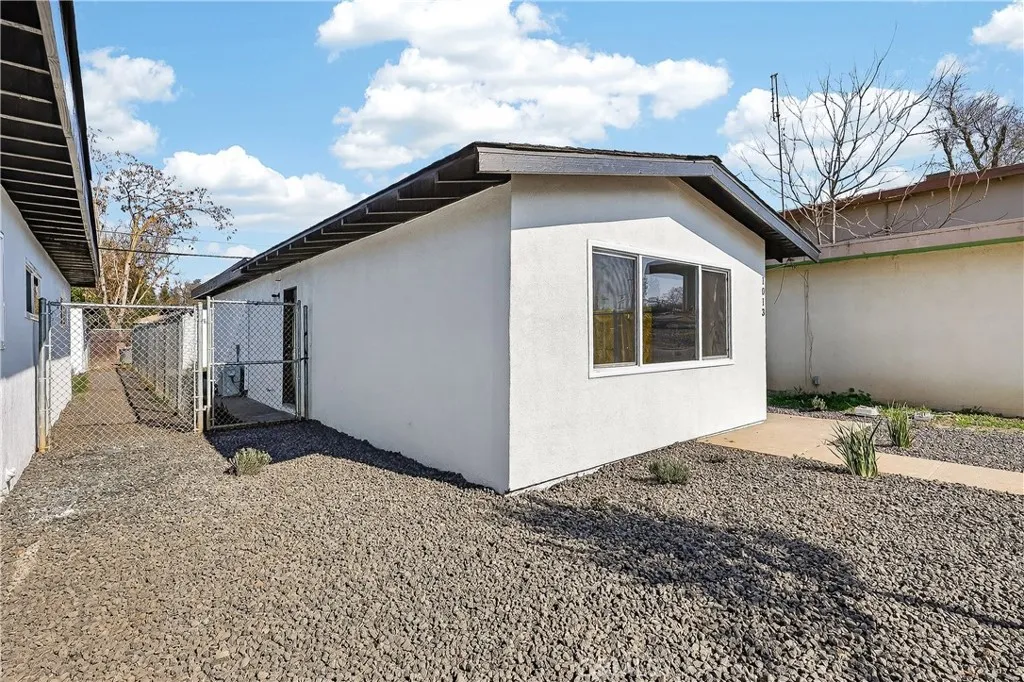 1013 -1017 W Santa Fe Avenue, Merced, California 95340 home-pic-59