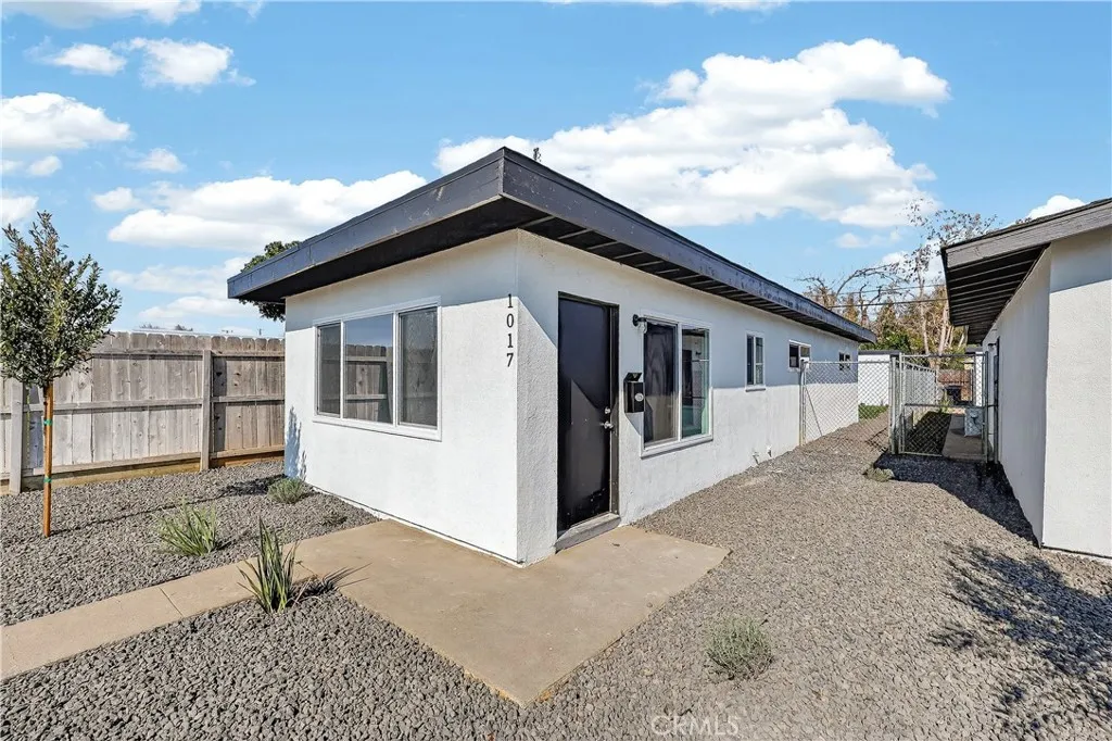1013 -1017 W Santa Fe Avenue, Merced, California 95340 home-pic-11