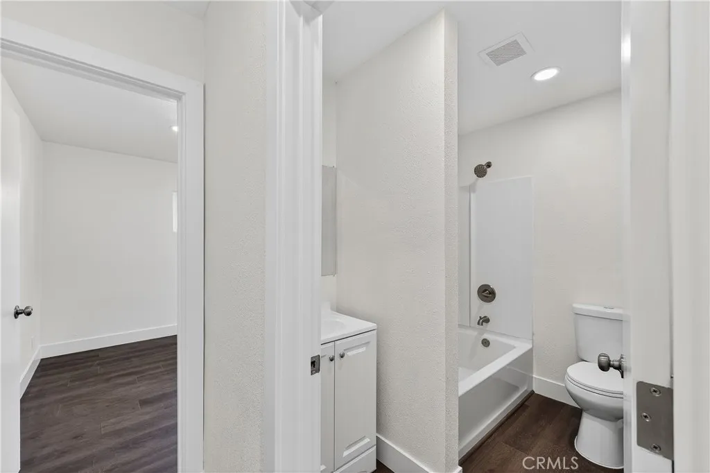 1013 -1017 W Santa Fe Avenue, Merced, California 95340 home-pic-47