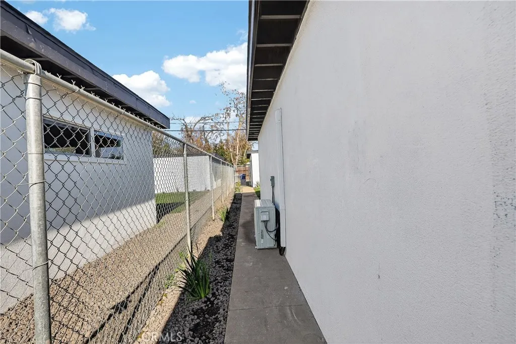 1013 -1017 W Santa Fe Avenue, Merced, California 95340 home-pic-54