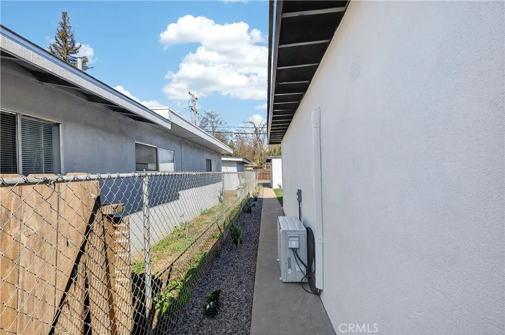 1013 -1017 W Santa Fe Avenue, Merced, California 95340 home-pic-5