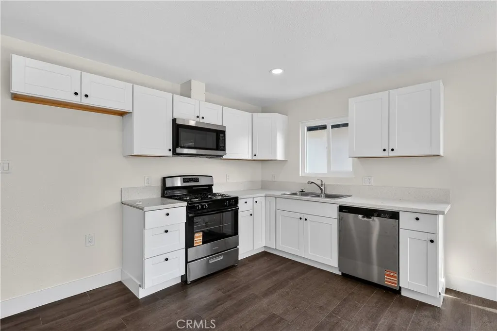 1013 -1017 W Santa Fe Avenue, Merced, California 95340 home-pic-16