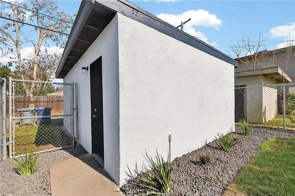1013 -1017 W Santa Fe Avenue, Merced, California 95340 home-pic-58