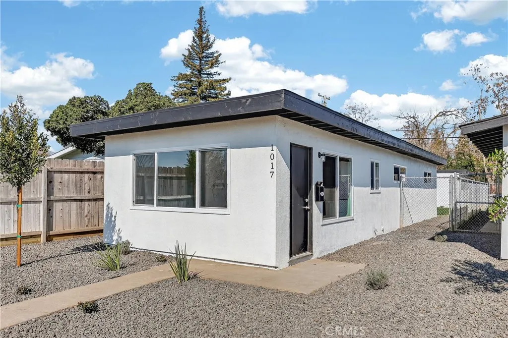 1013 -1017 W Santa Fe Avenue, Merced, California 95340 home-pic-2