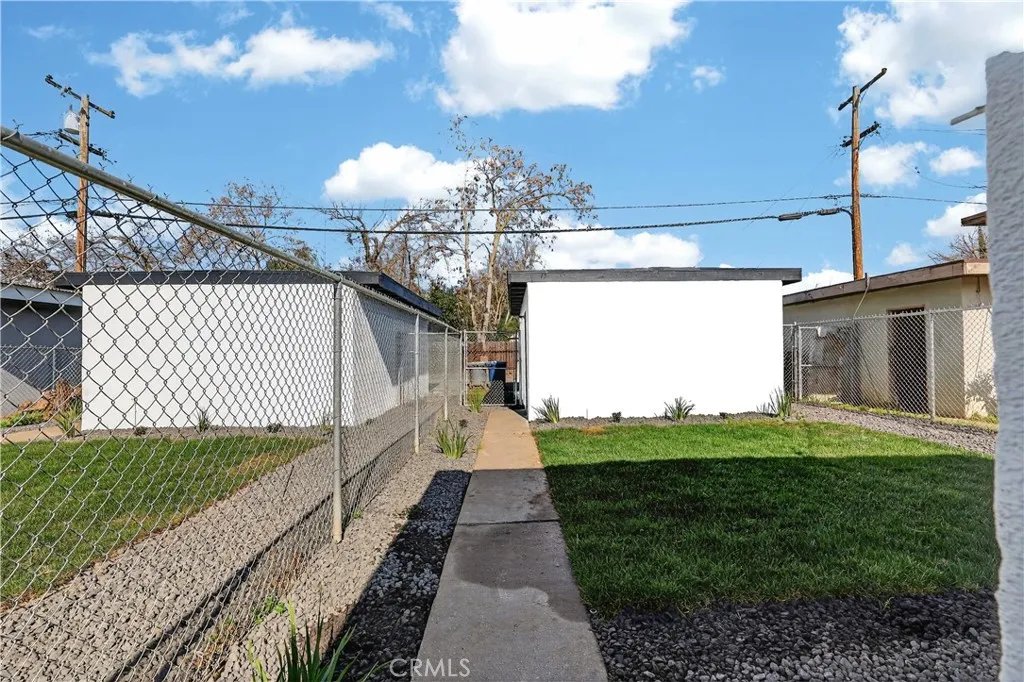 1013 -1017 W Santa Fe Avenue, Merced, California 95340 home-pic-55