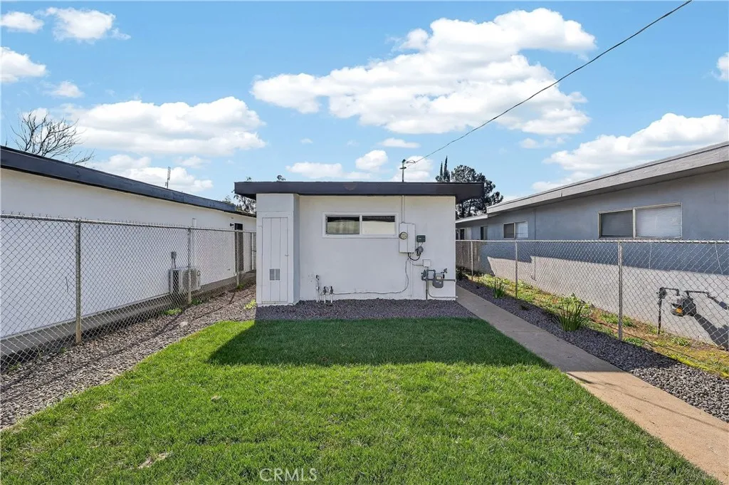 1013 -1017 W Santa Fe Avenue, Merced, California 95340 home-pic-6