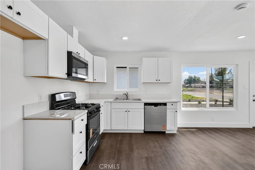 1013 -1017 W Santa Fe Avenue, Merced, California 95340 home-pic-17