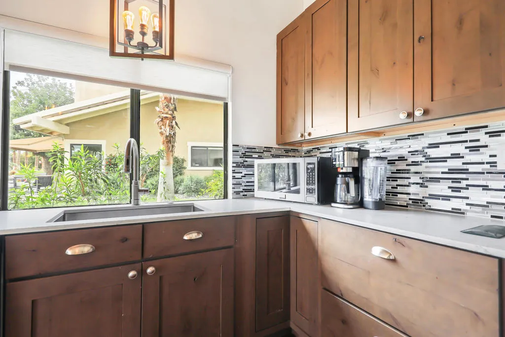 331 Red River Road, Palm Desert, California 92211 home-pic-11