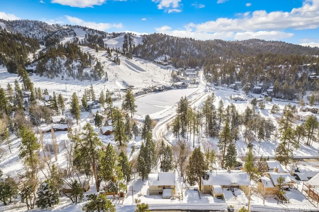 1218 Siskiyou Drive, Big Bear Lake, California 92315 home-pic-2