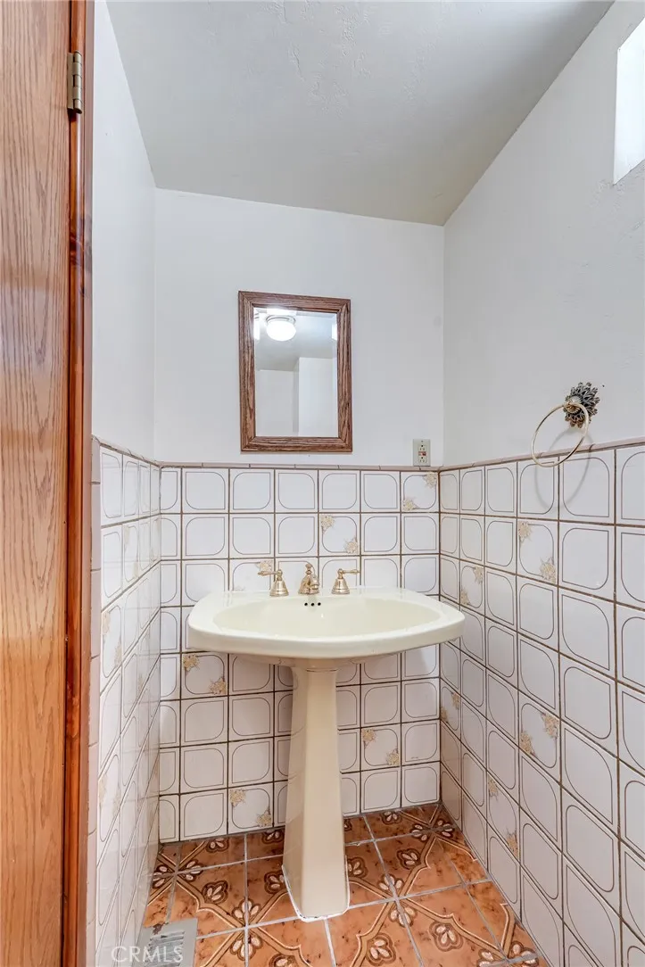 Guest Toilet

