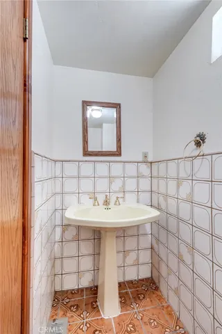 Guest Toilet
