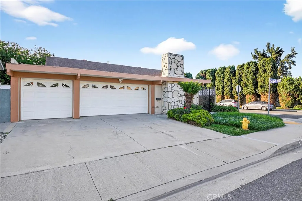 5267 Meadow Wood, Lakewood, California 90712 home-pic-2