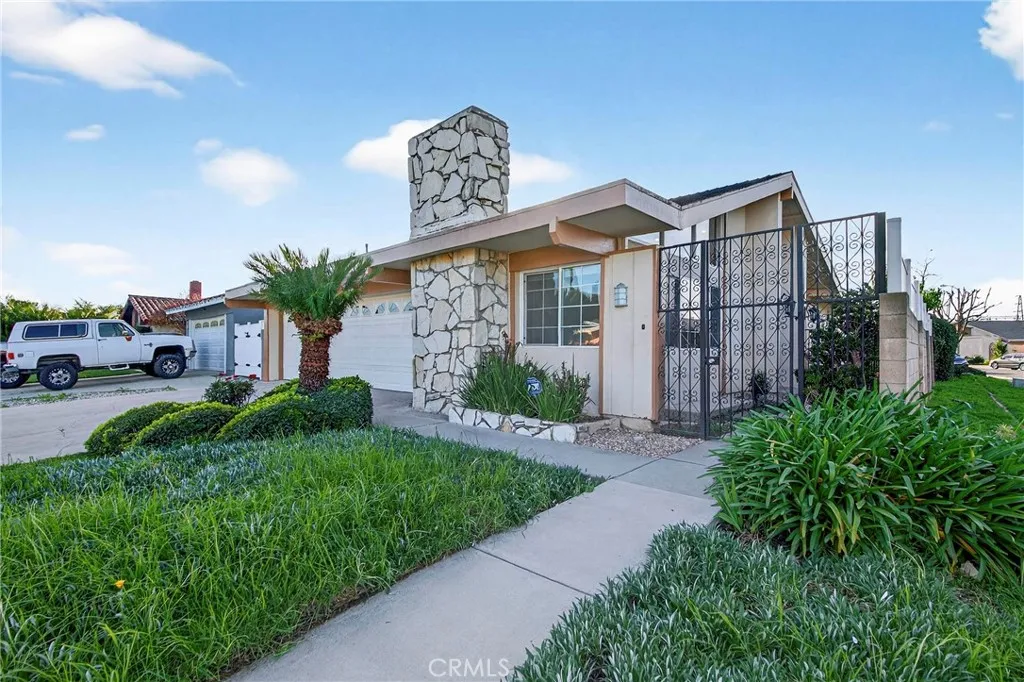 5267 Meadow Wood, Lakewood, California 90712 home-pic-3