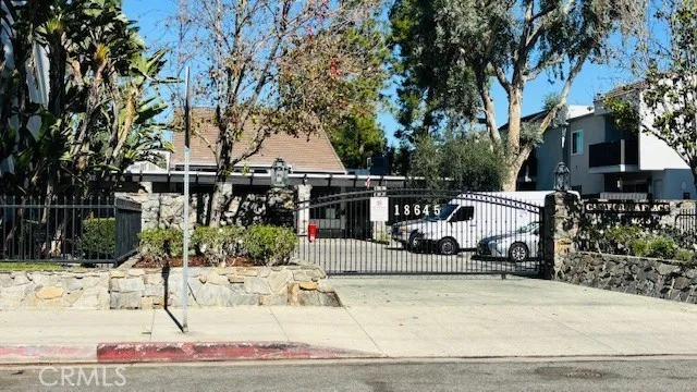 18645 Hatteras 102, Tarzana, California 91356