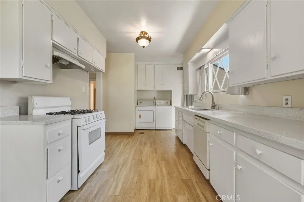 2038 Oakwood Street, Pasadena, California 91104 home-pic-13