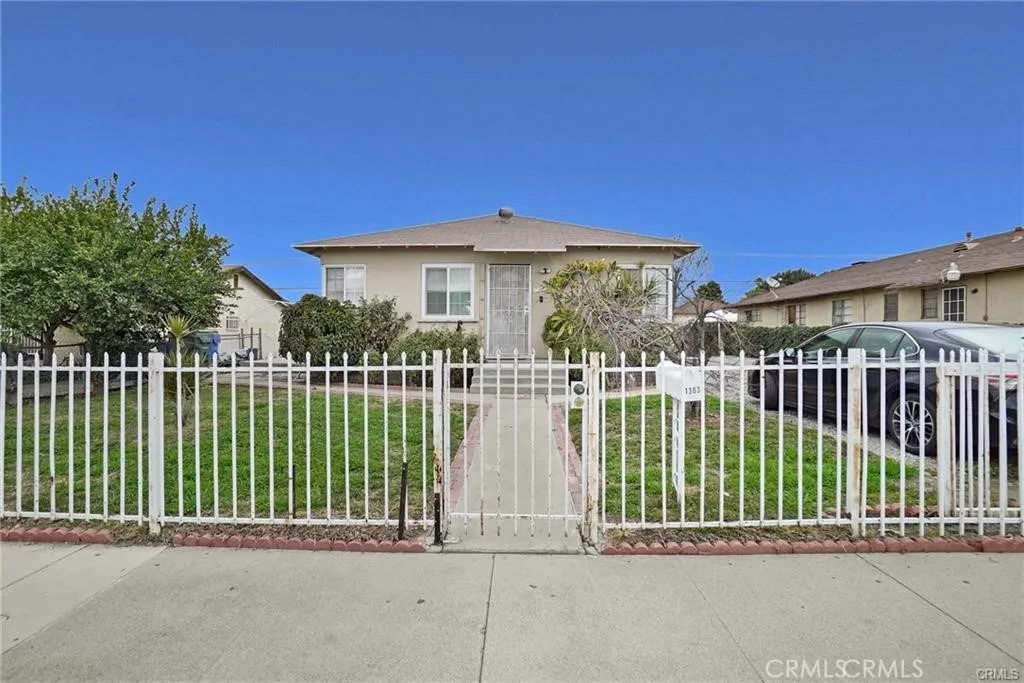 1303 1305 E Kingsley Avenue, Pomona, California 91767 home-pic-1