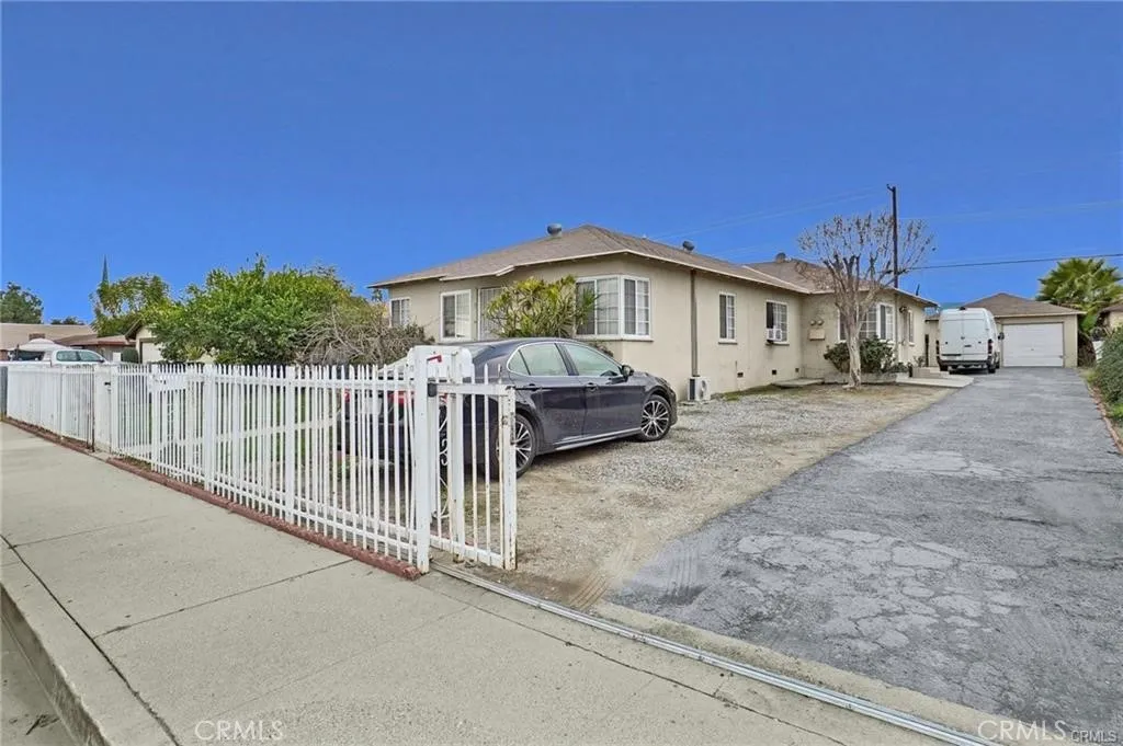 1303 1305 E Kingsley Avenue, Pomona, California 91767 home-pic-2