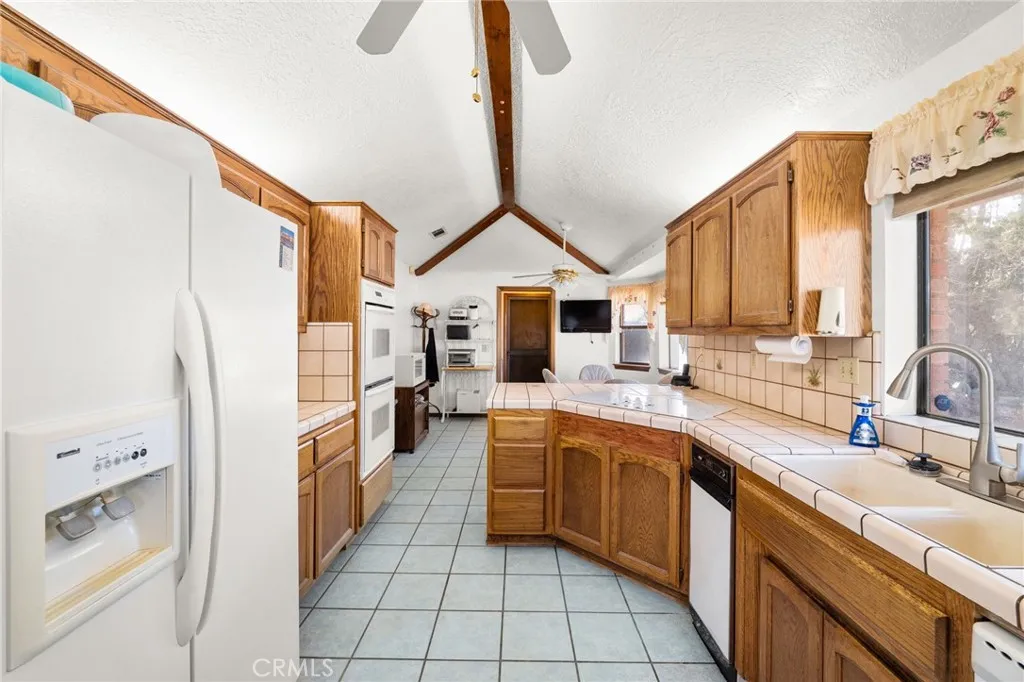 9925 Balsam, Hesperia, California 92345 home-pic-12