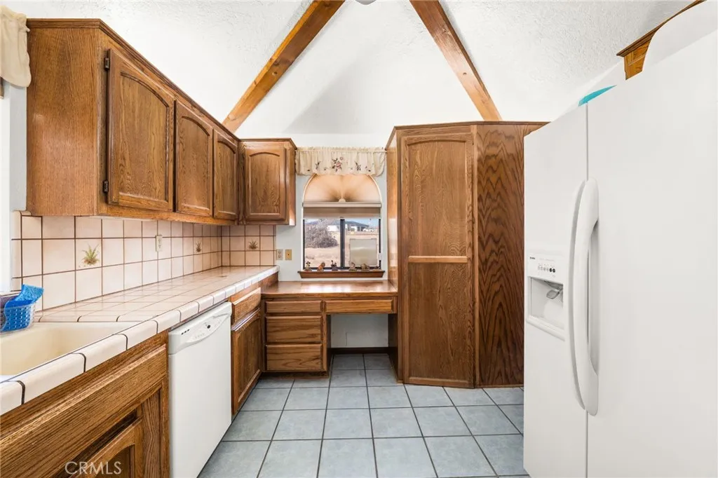 9925 Balsam, Hesperia, California 92345 home-pic-11