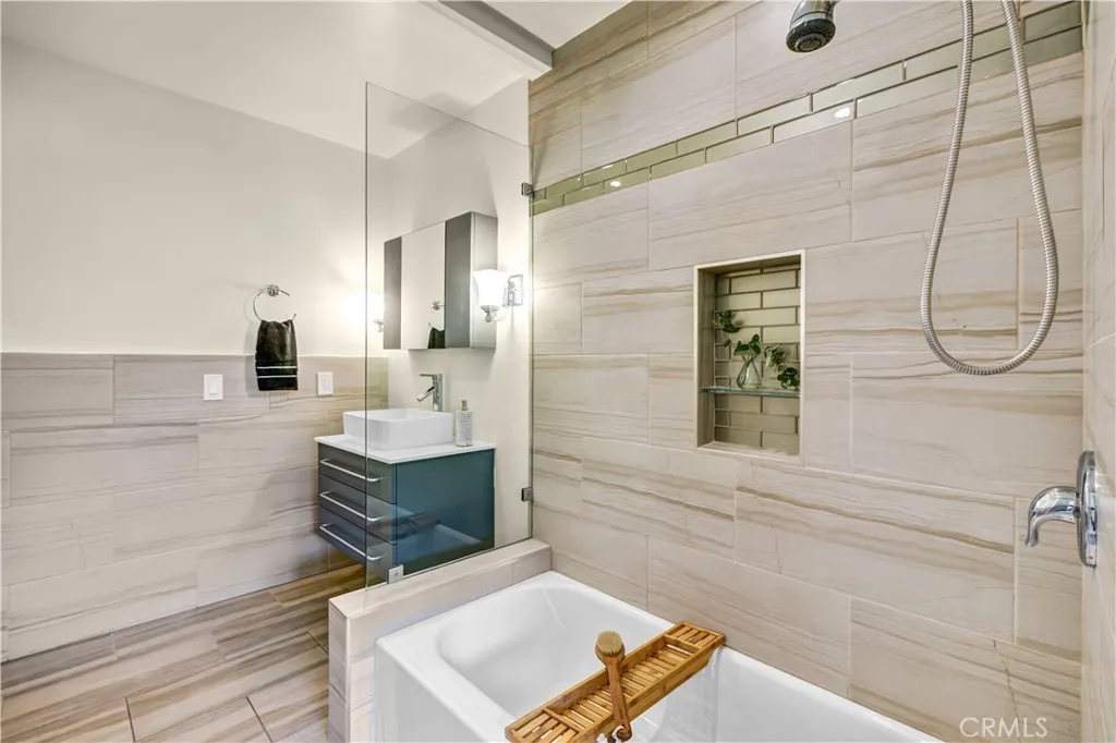 5412 Lindley Avenue 325, Encino, California 91316 home-pic-19