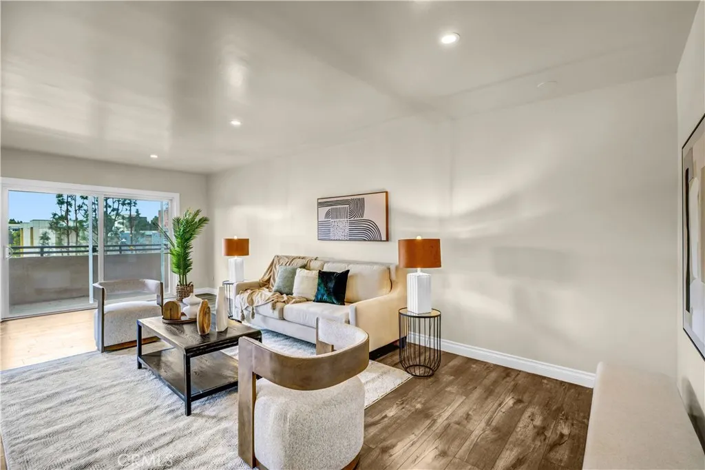 5412 Lindley Avenue 325, Encino, California 91316 home-pic-4