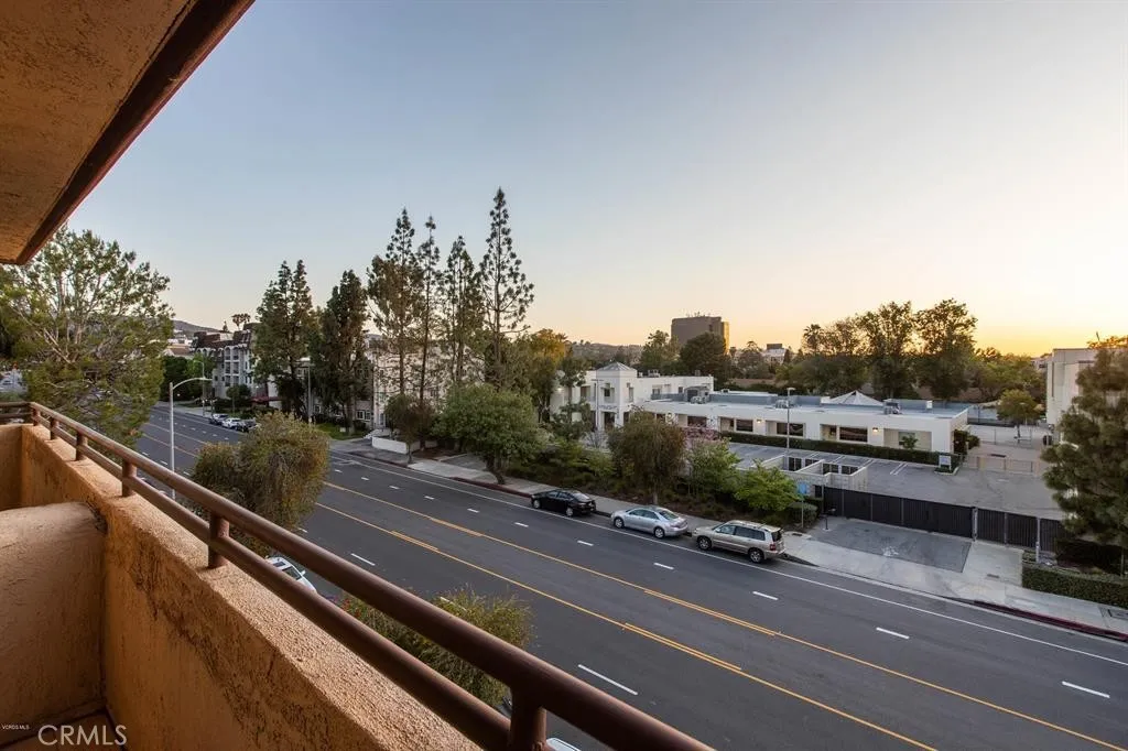 5412 Lindley Avenue 325, Encino, California 91316 home-pic-32