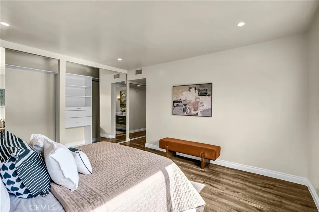 5412 Lindley Avenue 325, Encino, California 91316 home-pic-23