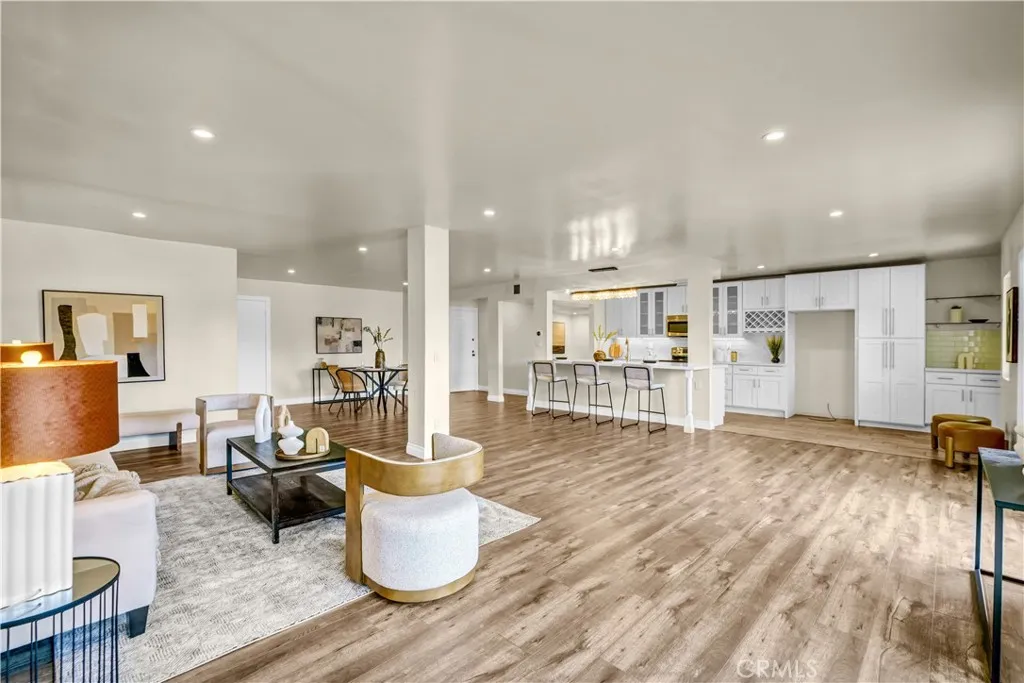 5412 Lindley Avenue 325, Encino, California 91316 home-pic-1