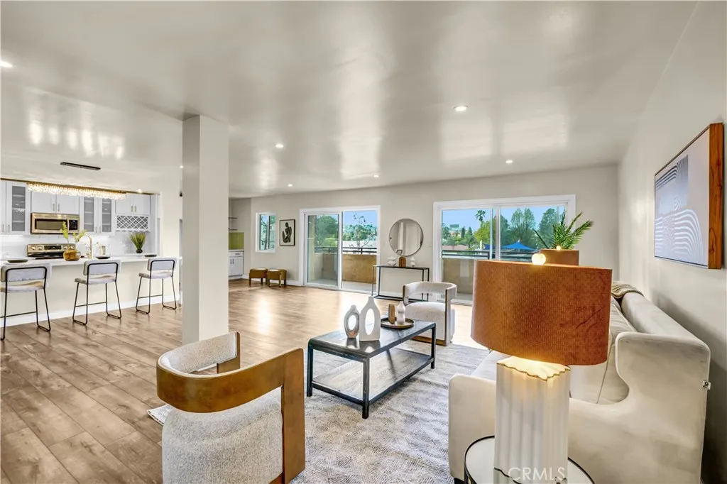 5412 Lindley Avenue 325, Encino, California 91316 home-pic-5