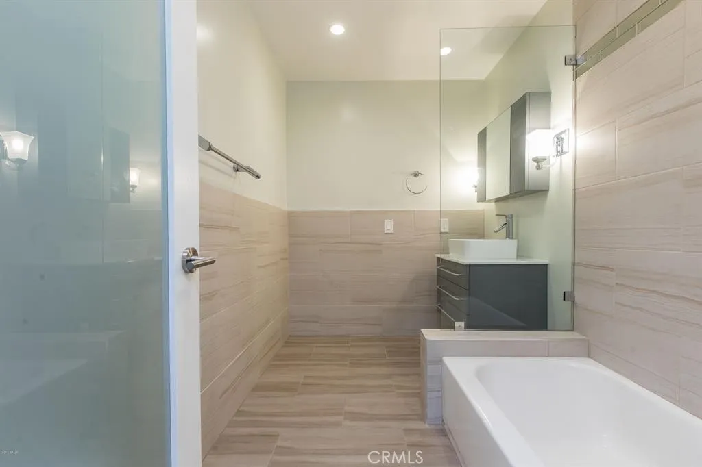 5412 Lindley Avenue 325, Encino, California 91316 home-pic-18