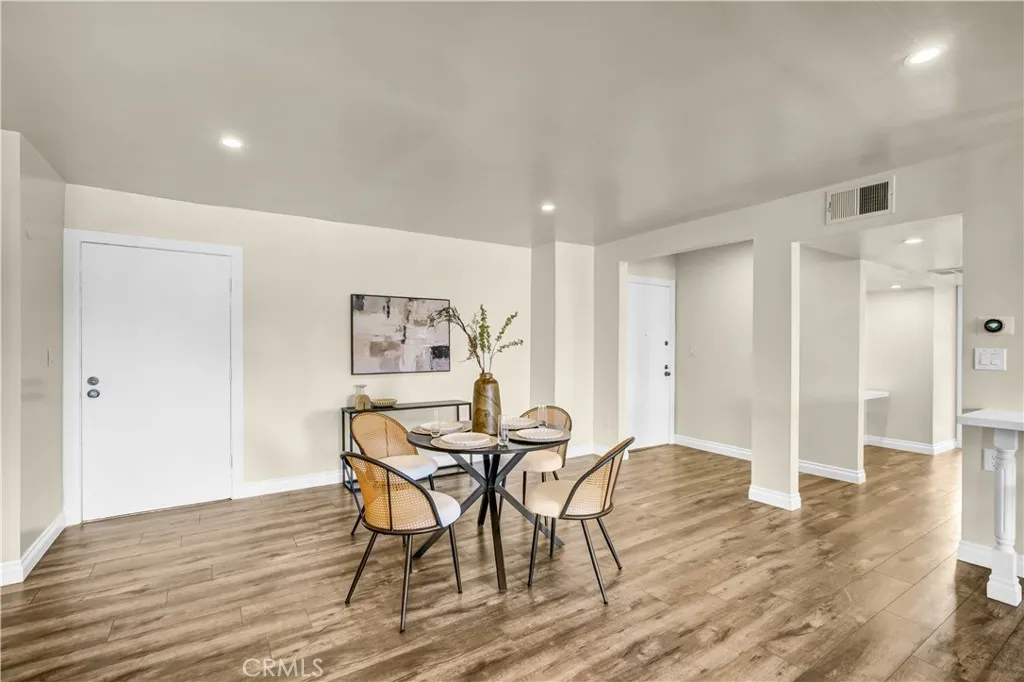 5412 Lindley Avenue 325, Encino, California 91316 home-pic-12