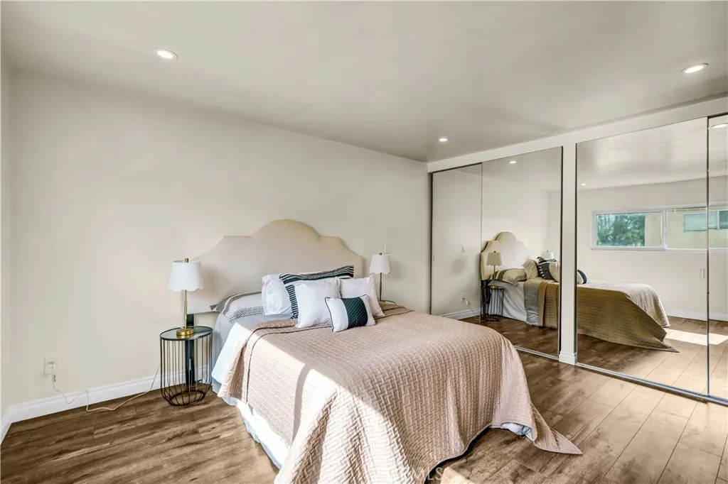 5412 Lindley Avenue 325, Encino, California 91316 home-pic-17