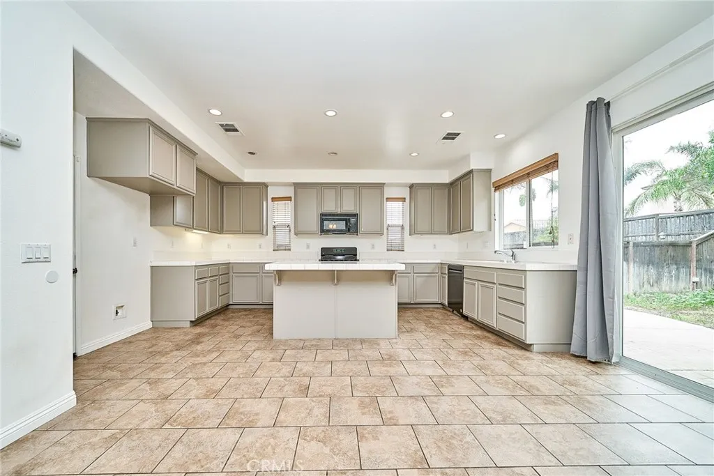 26244 Charismatic Court, Moreno Valley, California 92555 home-pic-12
